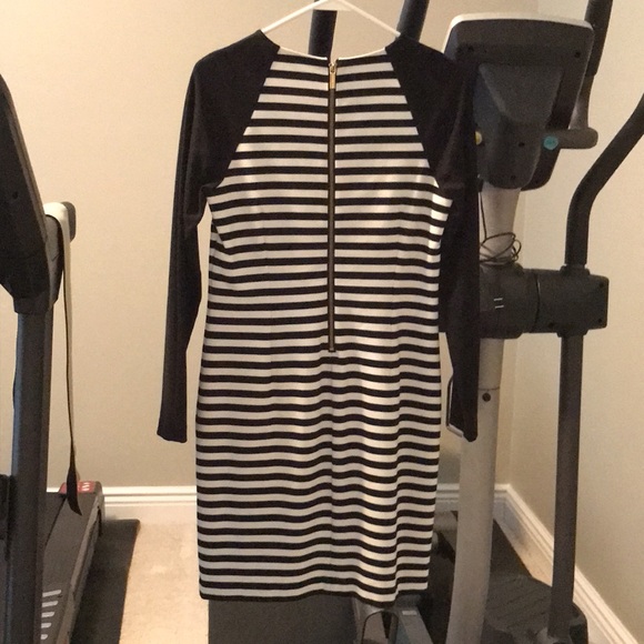 EUC MICHAEL KORS LINED BLACK/WHITE STRIPED LONG SLEEVE DRESS. ZIPPER ACCENTS SZ4 - Picture 3 of 6